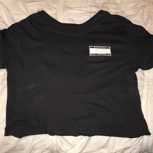 grey cropped vans tee
